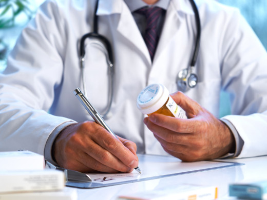 Praktici: Lidé se musí dostat k lékům, na které mají nárok